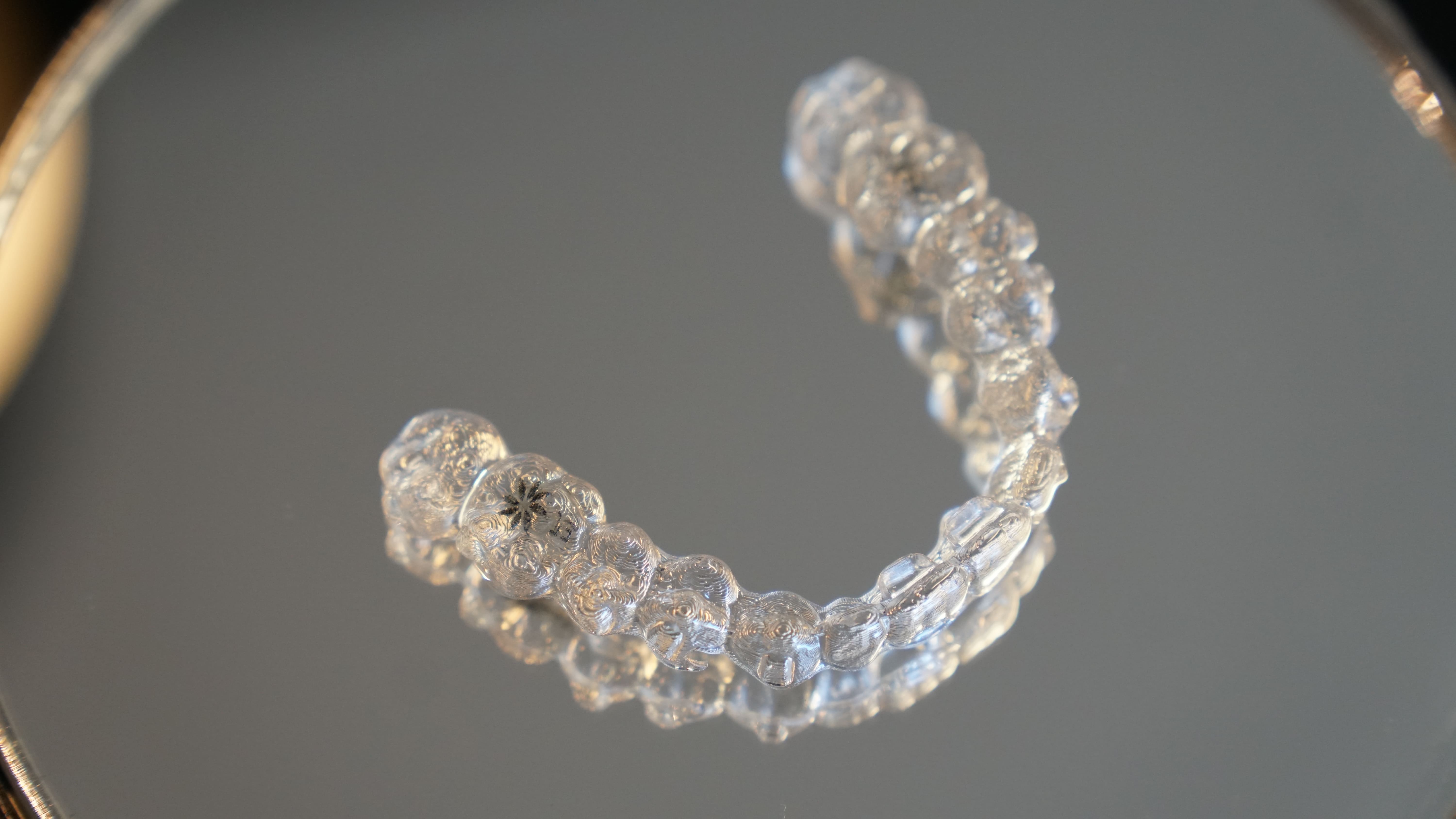 Tratamento Invisalign: É possível adotá-lo mesmo após um tratamento ortodôntico prévio?